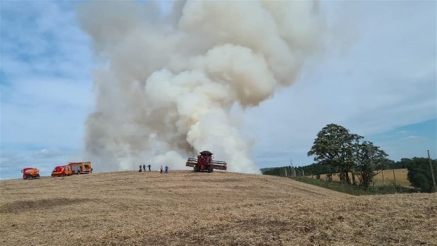 Colheitadeiras pegam fogo durante colheita